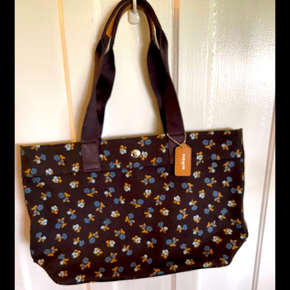 Coach Handbags - Beautiful Coach bag. this bag is on eBay for $139 I will match that price
